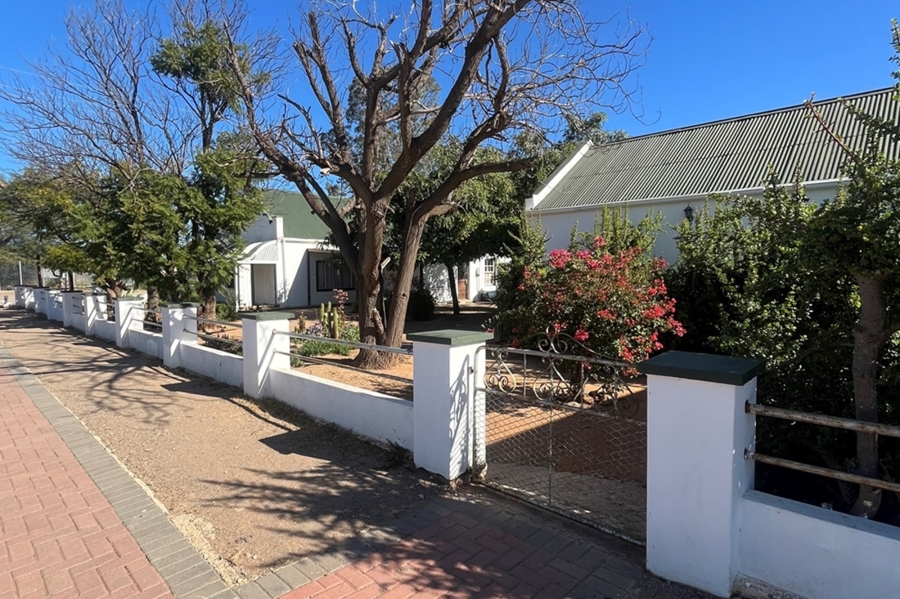 4 Bedroom Property for Sale in Steytlerville Eastern Cape